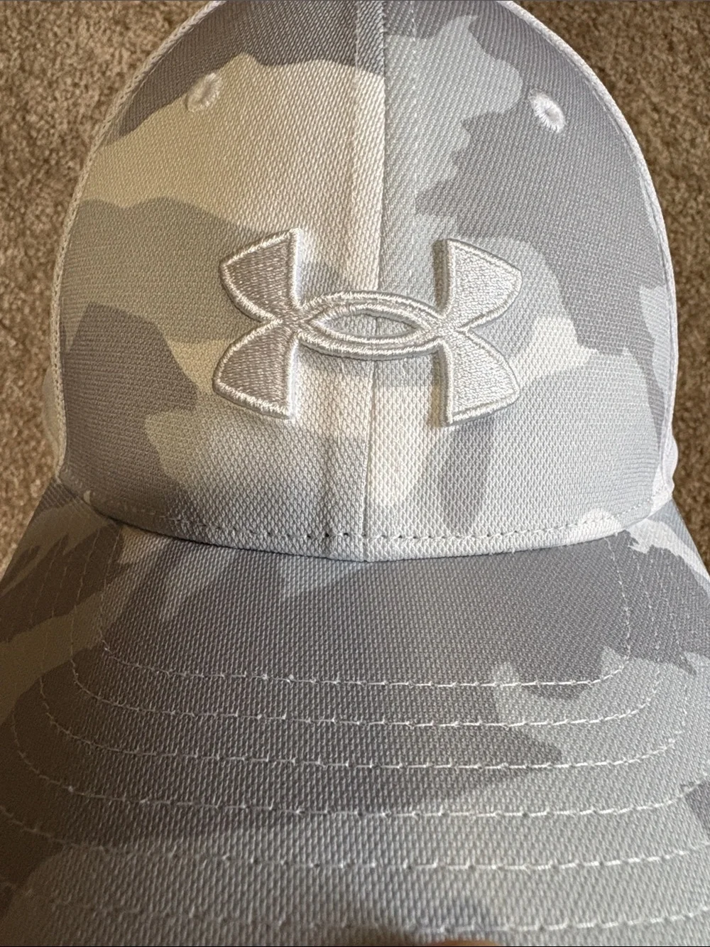 Youth Under Armour Light Gray & White Camo Baseball Cap / Trucker Hat